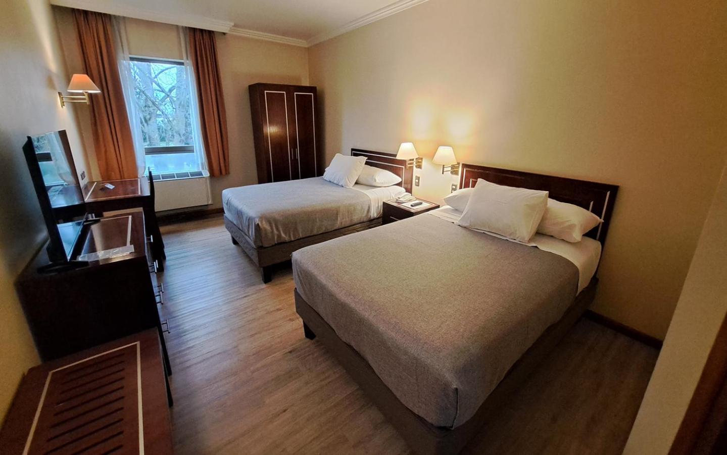 Hotel Diego De Almagro Los Angeles Exterior photo