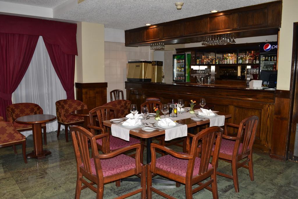 Hotel Diego De Almagro Los Angeles Exterior photo