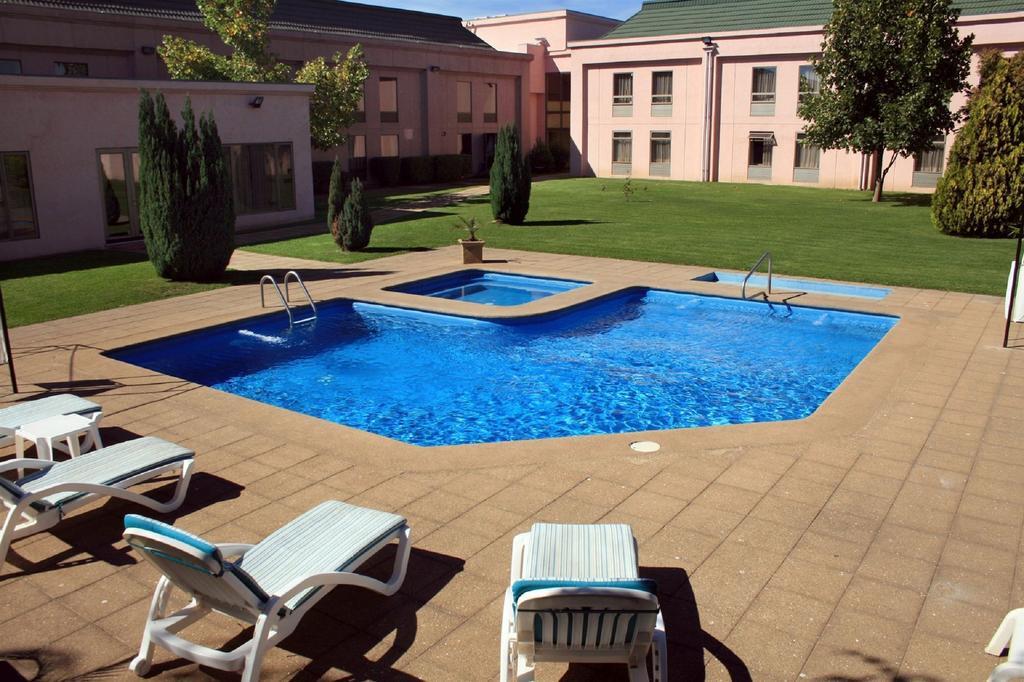 Hotel Diego De Almagro Los Angeles Exterior photo
