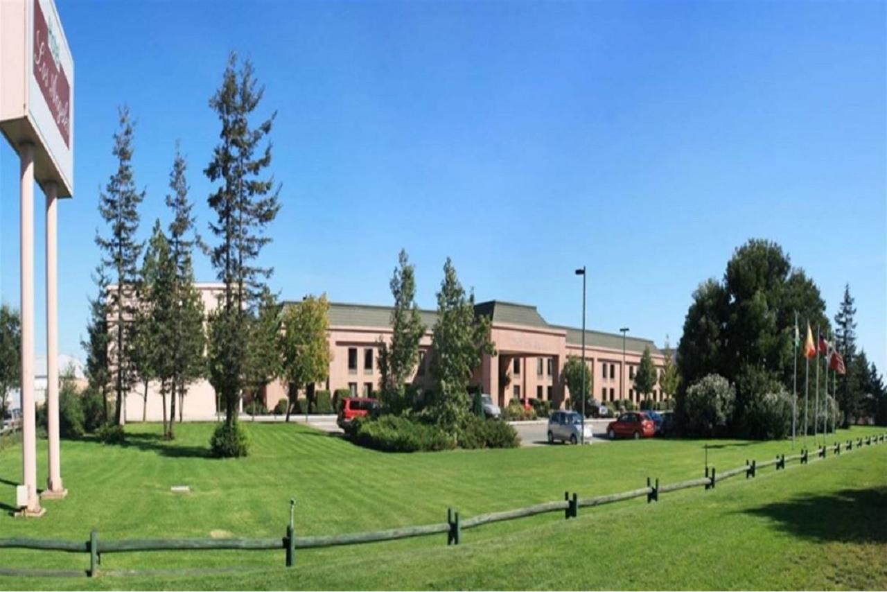 Hotel Diego De Almagro Los Angeles Exterior photo